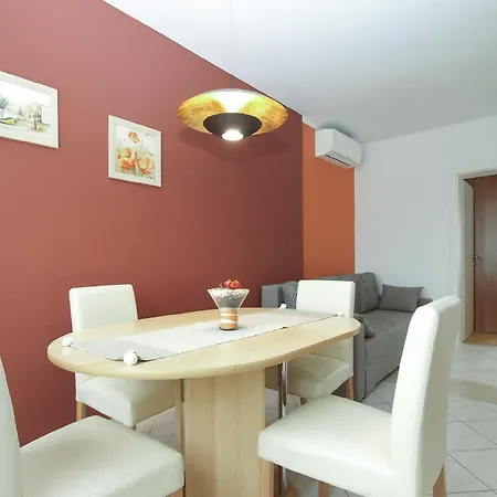 Holiday home Mit Privatpool Fuer 8 Personen Ca 150 Qm In Pula-fondole, Istrien Istrische Riviera