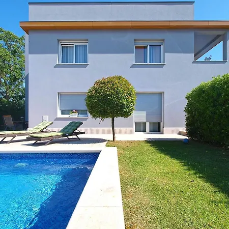 Holiday home Mit Privatpool Fuer 8 Personen Ca 150 Qm In Pula-fondole, Istrien Istrische Riviera