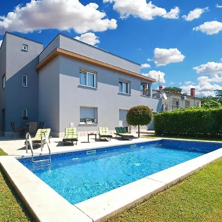 Holiday home Mit Privatpool Fuer 8 Personen Ca 150 Qm In Pula-fondole, Istrien Istrische Riviera *